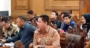 Audensi, DPRD Pati Bakal Lindungi Pelaku Usaha Kecil dari Beban Pajak Ketua Dewan Perwakilan Rakyat Daerah Kabupaten Pati, Ali Badrudin saat memimpin rapat dengar pendapat