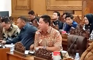 Audensi, DPRD Pati Bakal Lindungi Pelaku Usaha Kecil dari Beban Pajak Ketua Dewan Perwakilan Rakyat Daerah Kabupaten Pati, Ali Badrudin saat memimpin rapat dengar pendapat