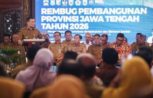 Manfaatkan Lahan Rob, Ahmad Luthfi Telepon Menteri Kelautan dan Perikanan Minta Dukungan Nila Salin Gubernur Jawa Tengah Ahmad Luthfi, di acara Rembug Pembangunan Provinsi Jawa Tengah 2026, di Pendopo Kota Tegal