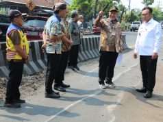 Jalan Rusak Menahun di Sragen Segera Mulus, Pemprov Jateng Tambah Anggaran Kepala Dinas Pekerjaan Umum dan Penataan Ruang (DPUPR) Jawa Tengah Henggar Budi Anggoro bersama Bupati Sragen, Sigit Pamungkas, meninjau langsung kondisi Jalan Sukowati dan ruas Galeh-Ngrampal