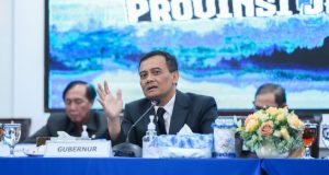 Percepat Perbaikan Jalan Rusak di Jateng, Ahmad Luthfi Realokasi Rp200 Miliar Percepat Perbaikan Jalan Rusak di Jateng, Ahmad Luthfi Realokasi Rp200 Miliar