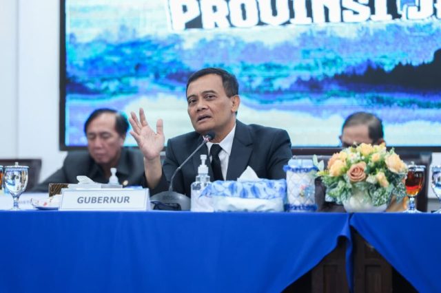 Percepat Perbaikan Jalan Rusak di Jateng, Ahmad Luthfi Realokasi Rp200 Miliar Percepat Perbaikan Jalan Rusak di Jateng, Ahmad Luthfi Realokasi Rp200 Miliar