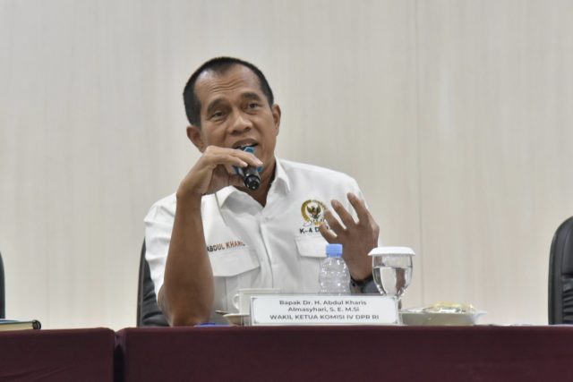 Wakil Ketua Komisi IV DPR RI Abdul Kharis Almasyhari saat kunjungan di Universitas Sebelas Maret (UNS), Surakarta, Jawa Tengah Wakil Ketua Komisi IV DPR RI Abdul Kharis Almasyhari saat kunjungan di Universitas Sebelas Maret (UNS), Surakarta, Jawa Tengah, Jumat (12/6/2026). Foto : Dip/Andri