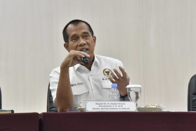 Komisi IV Serap Masukan Akademisi UNS untuk Penyempurnaan RUU Pangan Wakil Ketua Komisi IV DPR RI Abdul Kharis Almasyhari saat kunjungan di Universitas Sebelas Maret (UNS), Surakarta, Jawa Tengah, Jumat (12/6/2026). Foto : Dip/Andri