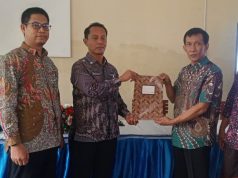 Sertijab Kepala SMK Nasional Pati, Drs. Santoso Resmi Lanjutkan Tongkat Estafet Kepemimpinan Serah terima jabatan yang berlangsung di Ruang Meeting SMK Nasional Pati, Kamis (9/7/2026)