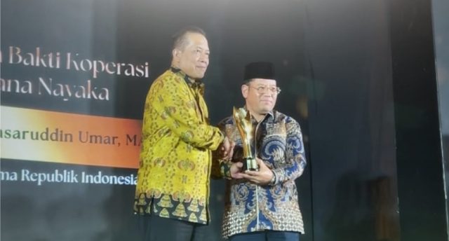 Mewakili Menag Nasaruddin Umar, Sekjen Kemenag Kamaruddin Amin menerima Koperasi Award 2026 Mewakili Menag Nasaruddin Umar, Sekjen Kemenag Kamaruddin Amin menerima Koperasi Award 2026