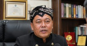 Ketua DPRD Pati Ajak Masyarakat Jadikan Momentum Hari Jadi Pati untuk Perkuat Persatuan Ali Badrudin Ketua DPRD Kabupaten Pati saat diwawancarai awak media