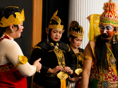 Ikut Tampil Menjadi Wayang Orang, Bu Ning Soroti Pentingnya Regenerasi Budaya Wakil Ketua Komisi D DPRD Kabupaten Pati, Endah Sri Wahyuningati tampil dalam pagelaran wayang orang bertajuk “Ampak-Ampak Ngalengko” dalam rangka memperingati Hari Jadi Pati ke-703