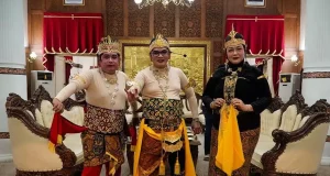 Pentaskan Wayang Orang, Teguh Bandang Soroti Regenerasi Seniman dan Budaya Pati Penampilan Wayang Orang yang di ikuti oleh Anggota DPRD Pati di Pendopo Kabupaten Pati