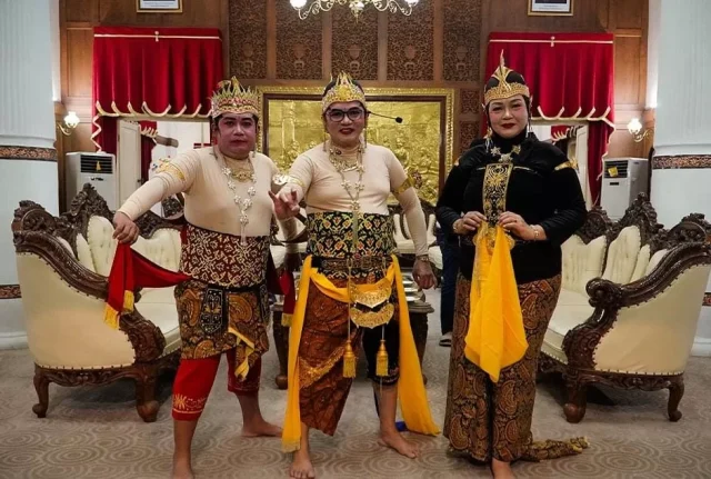 Penampilan Wayang Orang yang di ikuti oleh Anggota DPRD Pati di Pendopo Kabupaten Pati