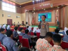 Cerdas Bermedia di Era AI, Polres Ngawi Edukasi 150 Siswa SMKN 2 Ngawi Foto: Kabag SDM Polres Ngawi Kompol Budi Cahyono, S.Sos., M.A.P., memberikan edukasi Paham AI kepada 150 siswa SMKN 2 Ngawi.