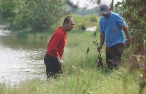 Warga Kandang Panjang Pekalongan Tanam Ratusan Bibit Mangrove