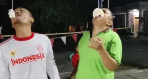 Lomba Makan Kerupuk di Kudur Jadi Ajang Pererat Kebersamaan Warga dan Kastomo Sekretaris Komisi A DPRD Kabupaten Pati, Kastomo mengikuti lomba bersama warga di Desa Kudur, Kecamatan Winong, Kabupaten Pati