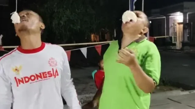 Lomba Makan Kerupuk di Kudur Jadi Ajang Pererat Kebersamaan Warga dan Kastomo Sekretaris Komisi A DPRD Kabupaten Pati, Kastomo mengikuti lomba bersama warga di Desa Kudur, Kecamatan Winong, Kabupaten Pati