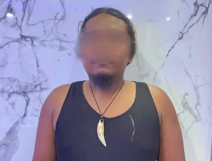 Viral Video Pria Hunus Keris di Aksi Demo Bank Mandiri Pati, Polisi Amankan MB