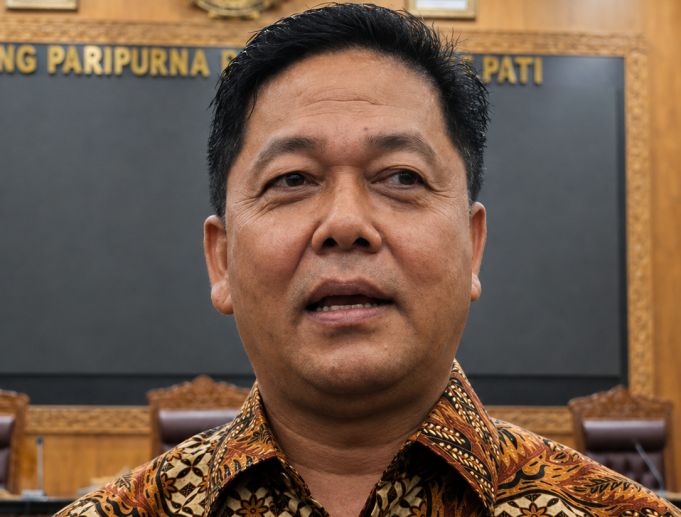 Buang Sampah Sembarangan Jadi Kebiasaan Buruk, Ali Badrudin Ajak Warga Pati Lebih Peduli Ketua DPRD Kabupaten Pati, Ali Badrudin