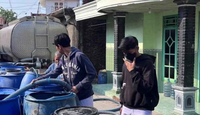 Hasil Galang Dana Siswa, MAN 1 Pati Salurkan 10 Tangki Air Bersih ke Desa Terdampak Kekeringan