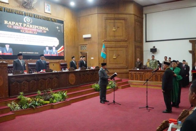 Plt Bupati Pati Sampaikan Penghormatan untuk Almarhum Riyanto di Pelantikan PAW DPRD
