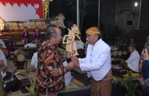 Bupati Rober: Wayang Kulit Harus Terus Diwariskan ke Generasi Muda