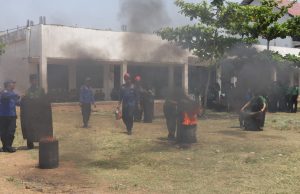 Simulasi Kebakaran di SMK Syafi’i Akrom Pekalongan, Calon Teknisi Otomotif Dilatih Hadapi Api Sejak Dini