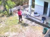 Pria Berhoodie Merah Terekam CCTV Curi Pakaian Dalam Warga Jembangan Batangan, Pelaku Diduga Beraksi Dua Kali