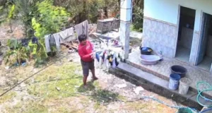 Pria Berhoodie Merah Terekam CCTV Curi Pakaian Dalam Warga Jembangan Batangan, Pelaku Diduga Beraksi Dua Kali