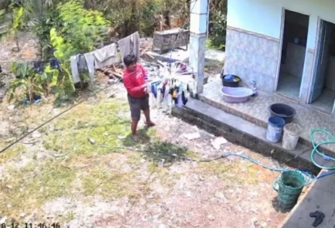 Pria Berhoodie Merah Terekam CCTV Curi Pakaian Dalam Warga Jembangan Batangan, Pelaku Diduga Beraksi Dua Kali
