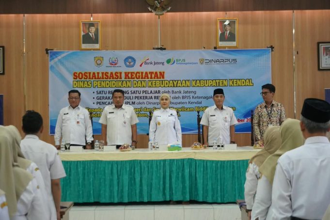 Bupati Kendal Dorong Budaya Menabung Pelajar Lewat Program Satu Rekening Satu Pelajar, Setoran Awal Cuma Rp5 Ribu