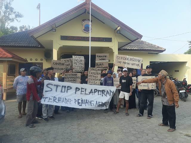 Warga Karangsari Pati Datangi Polsek Cluwak, Minta Proses Hukum terhadap Petani Dihentikan